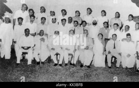 Dieses Foto zeigt Dr. Babasaheb Ambedkar zusammen mit den prominenten indischen Führern Jagjivanram und Dadasaheb Gaikwad, die ihren Einfluss im Kampf für soziale Gerechtigkeit in Indien hervorheben. Stockfoto