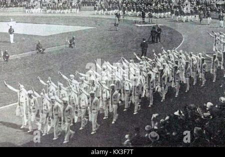 Défilé de la Délégation française au Stade Olympique d'Anvers en 1920 Stockfoto