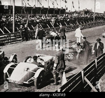 Der Georges Boillot Cup 1928 in Boulogne, Frankreich, zeigt den Beginn eines Motorsport-Events und zeigt die frühe Autorennen, Fahrer, Fahrzeuge und Wettkampfgeschichte. Stockfoto