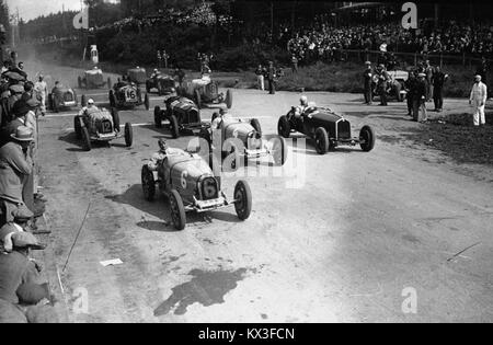 Der Grand Prix von Belgien 1931 begann in Spa-Francorchamps, wo Rennwagen und Fahrer aus dem frühen 20. Jahrhundert im internationalen Autorennen antraten. Stockfoto