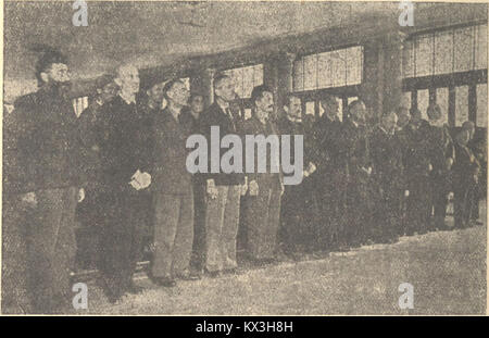 Foto, das die Lesung eines Gerichtsurteils zeigt und Gerichtsverfahren und Gerichtsverfahren in einem historischen Kontext veranschaulicht. Stockfoto