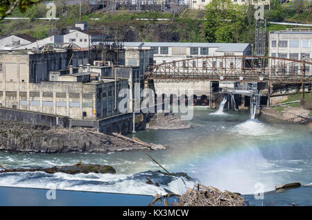 Gelände der ehemaligen Blue Heron Papierfabrik an der Willamette fällt. Oregon City, Oregon Stockfoto