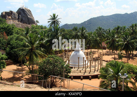 Ambasthala dagaba und Rock in Mihintale, Sri Lanka Stockfoto