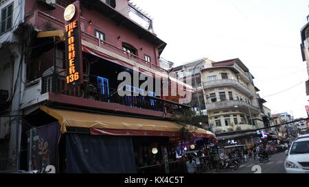 136 Street touristische Nachtleben Bar nach Stunden Spaß Fotos Phnom Penh Kambodscha Stockfoto