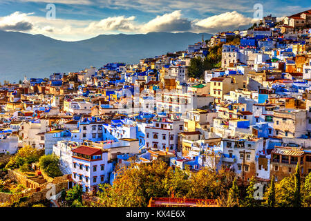 Chefchaouen Panorama, blau Skyline der Stadt auf dem Hügel, Marokko Stockfoto