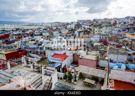 Blick auf die Skyline und die Dächer von Tanger, Marokko Stockfoto