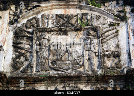 Flachrelief auf das Tor des alten Forts in Melaka. Stockfoto