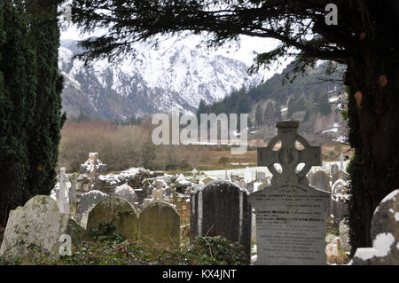 Winterliche Szene in der Klosterstadt von Glendalough in den Wicklow Hochland entlang Irlands alte Osten Touring Route. Stockfoto