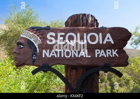 Utah, USA - Juli 7, 2011: Einfahrt zum Sequoia National Park auf Generäle Autobahn in Kalifornien, USA. Sequoia National Park liegt direkt an der Kings Canyon Stockfoto