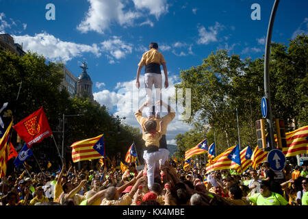 September 11, 2017 - Barcelona, Katalonien, Spanien - Barcelona, zeitgleich mit katalanischen Nationalfeiertag oder Iada, castellers bauen eine menschliche Turm als Hun Stockfoto