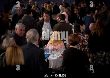 Dezember 19, 2017 - Barcelona, Katalonien, Spanien - Partido Popular (Volkspartei) Unterstützer Momente vor Beginn der Kampagne schließen Stockfoto