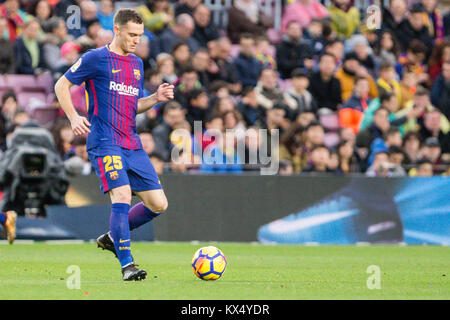 Barcelona, Spanien. 07 Jan, 2018. FC Barcelona Verteidiger Thomas Vermaelen (25) Während des Spiels zwischen dem FC Barcelona gegen Levante UD, für die Runde 18 der Liga Santander, spielte im Camp Nou Stadion am 7. Januar 2018 in Barcelona, Spanien. (Credit: GTO/Urbanandsport/Gtres Online) Credit: Gtres Información más Comuniación auf Linie, S.L./Alamy leben Nachrichten Stockfoto