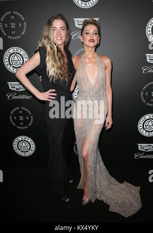 SANTA MONICA, CA - 6. Januar: Whitney gehört und Amber Heard in der Kunst des 11. jährlichen Elysium himmel Feier an der Barker Hangar in Santa Monica, Kalifornien am 6. Januar 2018. Credit: Faye Sadou/MediaPunch Stockfoto