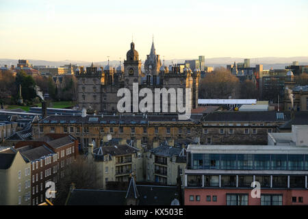 Sonnenuntergang über historische Gebäude in der Altstadt. Edinburgh, Schottland, Großbritannien 7. Januar, 2018 Stockfoto