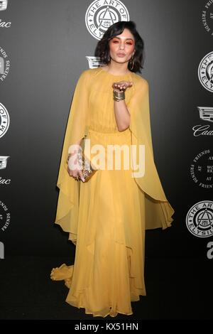 Santa Monica, CA. 6. Januar, 2018. Vanessa Hudgens in der Ankunftshalle für die Kunst des 11. jährlichen Elysium Black Tie künstlerische Erfahrung HIMMEL, Barker Hangar, Santa Monica, CA 6. Januar 2018. Credit: Priscilla Grant/Everett Collection/Alamy leben Nachrichten Stockfoto