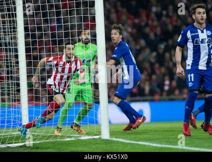 Bilbao, Spanien. 07 Jan, 2018. (20) Aritz Aduriz Zubeldia, (18) Tomas Pina während der spanischen La Liga Fußball Match zwischen Athletic Bilbao und Club Deportivo Alaves, an San Mames Stadium, in Bilbao, Nordspanien, Sonntag, Januar, 07, 2018. Credit: Gtres Información más Comuniación auf Linie, S.L./Alamy Live News Credit: Gtres Información más Comuniación auf Linie, S.L./Alamy leben Nachrichten Stockfoto