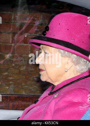 Norfolk, Großbritannien. 07 Jan, 2018. Königin Elizabeth II. nimmt an der St. Maria Magdalena Kirche Sonntag Morgen, in Sandringham, Norfolk, am 7. Januar 2018 Credit: Paul Marriott/Alamy leben Nachrichten Stockfoto