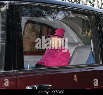 Norfolk, Großbritannien. 07 Jan, 2018. Königin Elizabeth II. nimmt an der St. Maria Magdalena Kirche Sonntag Morgen, in Sandringham, Norfolk, am 7. Januar 2018 Credit: Paul Marriott/Alamy leben Nachrichten Stockfoto