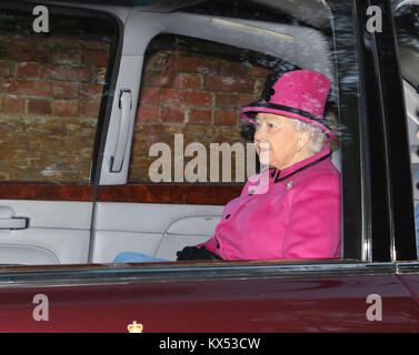 Norfolk, Großbritannien. 07 Jan, 2018. Königin Elizabeth II. nimmt an der St. Maria Magdalena Kirche Sonntag Morgen, in Sandringham, Norfolk, am 7. Januar 2018 Credit: Paul Marriott/Alamy leben Nachrichten Stockfoto