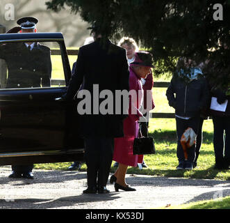 Norfolk, Großbritannien. 07 Jan, 2018. Königin Elizabeth II. nimmt an der St. Maria Magdalena Kirche Sonntag Morgen, in Sandringham, Norfolk, am 7. Januar 2018 Credit: Paul Marriott/Alamy leben Nachrichten Stockfoto