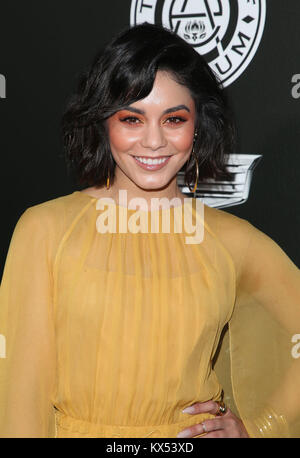 Santa Monica, CA, USA. 6. Januar, 2018. 06. Januar 2018 in Santa Monica, Kalifornien - Vanessa Hudgens. Die Kunst des Elysium 11. jährlichen Black Tie künstlerische Erfahrung himmel Gala gehalten an Barker Hangar. Photo Credit: F. Sadou/AdMedia Credit: F. Sadou/AdMedia/ZUMA Draht/Alamy leben Nachrichten Stockfoto