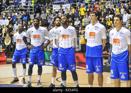 Turin, Italien. 07 Jan, 2018. Während der CAMPIONATO WARENKORB SERIE A 2017/18 basketball Match zwischen FIAT AUXILIUM TORINO VS GERMANEN BRESCIA an PalaRuffini am 7. Januar 2017 in Turin, Italien. Quelle: FABIO UDINE/Alamy leben Nachrichten Stockfoto