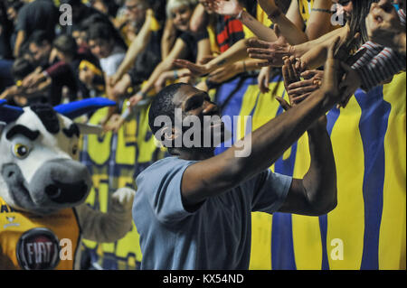 Turin, Italien. 07 Jan, 2018. Trevor Mbakwe (Fiat Auxilium Torino) während der CAMPIONATO WARENKORB SERIE A 2017/18 basketball Match zwischen FIAT AUXILIUM TORINO VS GERMANEN BRESCIA an PalaRuffini am 7. Januar 2017 in Turin, Italien. Quelle: FABIO UDINE/Alamy leben Nachrichten Stockfoto