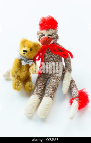 Teddybär und Sock Monkey Still Life Stockfoto