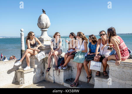 Lissabon Portugal, Baixa, historisches Zentrum, Terreiro do Paco, Praca do Comercio, Handelsplatz, Tejo River, Cais das Colunas, Stadttor, Säulen, Uferpromenade, gir Stockfoto