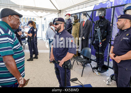 Lissabon Portugal, Baixa, historisches Zentrum, Terreiro do Paco, Praca do Comercio, Handelsplatz, Jubiläumsausstellung, Policia de Seguranca Publica, PSP, Publica Stockfoto