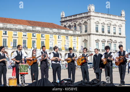 Lissabon Portugal, Baixa, Chiado, historisches Zentrum, Terreiro do Paco, Praca do Comercio, Handelsplatz, öffentlicher platz, Tuna, traditionelle Musikgruppe, Studentenstudent Stockfoto