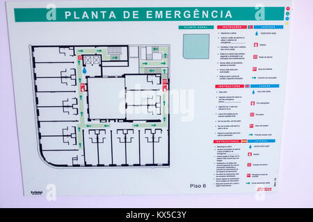 Lissabon Portugal, Rua Alexandre Herculano, Holiday Inn Express, Pombal, Hotel, Gästezimmer, Notfallplan, Evakuierungskarte, Portugiesisch, Sprache, Hispanic, Immigra Stockfoto