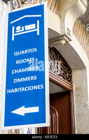Coimbra Portugal, historisches Zentrum, Praca 8 de Maio, Pensao Santa Cruz, Gästehaus, Zimmer, Schild, Außenansicht, hispanisch, Einwanderer, Portugiesisch, PT Stockfoto