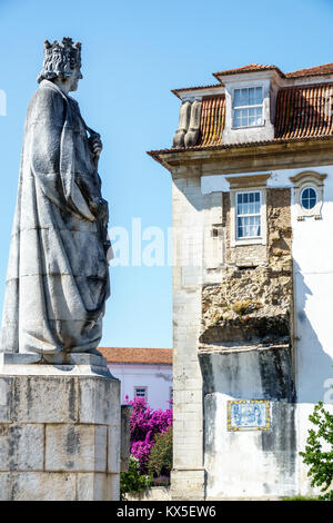 Coimbra Portugal, Universität von Coimbra, Universidade de Coimbra, Campus, Statue, König Dinis, Praca Dom Dinis, plaza, Hispanic, Einwanderer, Portugiesisch Stockfoto