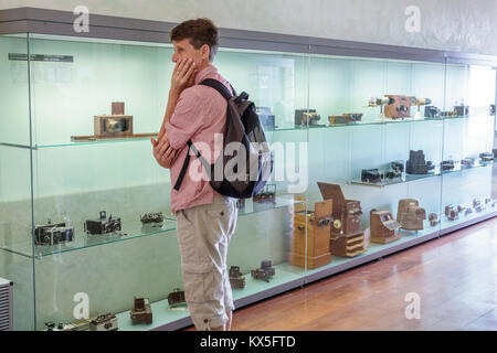 Porto Portugal, historisches Zentrum, Centro Portugues de Fotografia, Portuguese Photography Center, Museum, Ausstellungsausstellung Sammlung Vintage Kamera disp Stockfoto