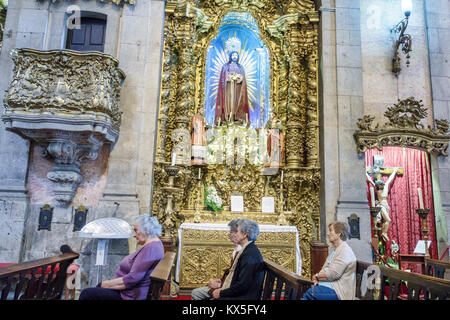 Porto Portugal, historisches Zentrum, Igreja do Carmo, Kirche, katholisch, innen, Gilde, Altar, Barock, Christus, Statue, lateinamerikanische lateinamerikanische lateinamerikanische Ethnie Stockfoto