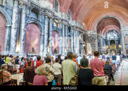 Lissabon Portugal,Rossio,Altstadt,Igreja de Sao Domingos,Nationaldenkmal,innen,Katholische Kirche,Religion,Messe,Eucharistiefeier, Stockfoto