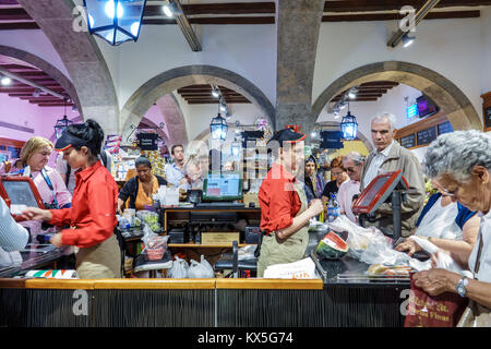 Lissabon Portugal, Rossio, historisches Zentrum, Mercado da Figueira, Markt, Lebensmittel, Shopping Shopper Shopper shoppen Geschäfte Markt Märkte kaufen verkaufen, Einzelhandel Stockfoto