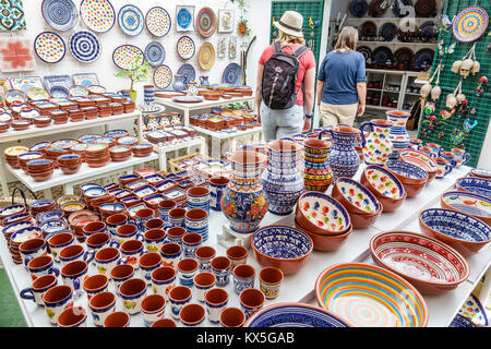 Lissabon Portugal, Castelo Viertel, Shopping Shopper Shopper Shop Shops Markt Märkte Marktplatz Kauf Verkauf, Einzelhandel Geschäfte Business Unternehmen Stockfoto