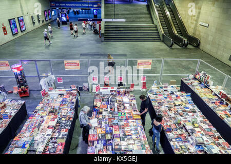 Lissabon Portugal, Cais do Sodre, Metro Lisboa, Nahverkehr, U-Bahn, Bahnhof, Konzession, Buchhandlung, Bücher, Verkäufer verkaufen Verkauf, Stände Stand Marke Stockfoto