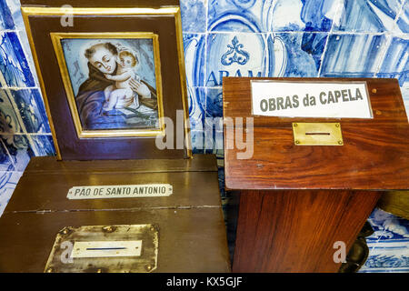 Lissabon Portugal, historische Innenstadt, Praca Martim Moniz, plaza, Capelinha da Nossa Senhora da Saude, Unsere Liebe Frau der guten Gesundheit, Kapelle, Katholisch, Kirche, Spende Stockfoto