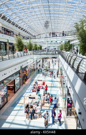 Lissabon Portugal, Oriente, Parque das Nacoes, Park der Nationen, Centro Vasco da Gama Einkaufszentrum, Zentrum, Einkaufszentrum, innen, mehrere Ebenen, Glas, Metalldach, Sho Stockfoto