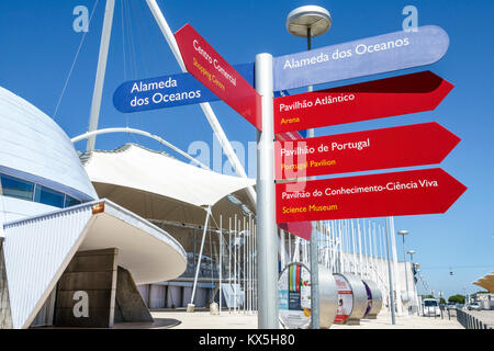 Lissabon Portugal, Tejo River, Oriente, Parque das Nacoes, Park der Nationen, Alameda dos Oceanos, Direction, sign, bilingual, Portugiesisch, Englisch, Hispanic, imm Stockfoto