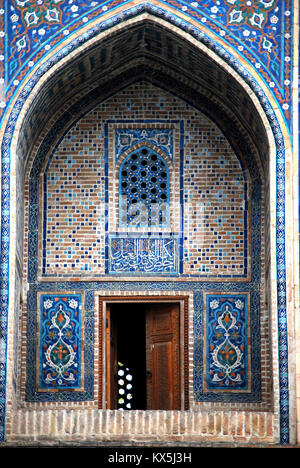 Die Außenseite des Tilya Kori Madrasa, Samarkand - UNESCO-Welterbe Stockfoto