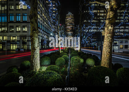 Leichte Wanderwege nach Canary Wharf. Stockfoto