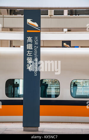 Taiwan High Speed Rail in Zuoying entfernt. Die Linie erstreckt sich über 349.5 km entlang der Westküste von Taiwan, von der Hauptstadt Taipeh in der südlichen Stadt Kaohsiung. Stockfoto