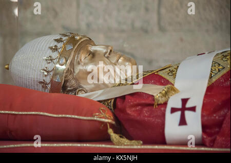 Grabmal des Papstes Gregor X in Italienisch gotischen Kathedrale dei Santi Pietro e Donato (Kathedrale von St. Peter und St. Donatus) im Historischen Ce Stockfoto