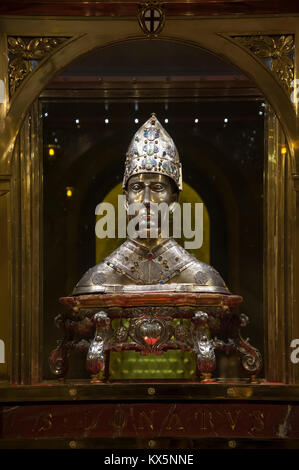 Reliquiary Büste des Heiligen Donatus im Romanischen Chiesa di Santa Maria della Pieve im historischen Zentrum von Arezzo, Toskana, Italien. 5. August 2016 © Wojciec Stockfoto