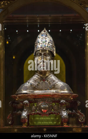 Reliquiary Büste des Heiligen Donatus im Romanischen Chiesa di Santa Maria della Pieve im historischen Zentrum von Arezzo, Toskana, Italien. 5. August 2016 © Wojciec Stockfoto