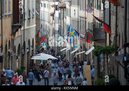 Corso Italia im historischen Zentrum von Arezzo, Toskana, Italien. 5. August 2016 © wojciech Strozyk/Alamy Stock Foto Stockfoto